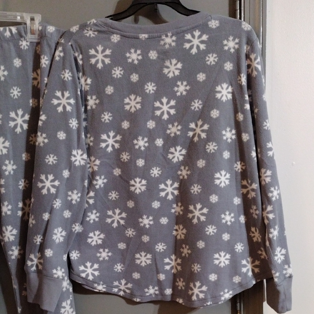 Roudelain Chic And Comfortable And Warn Women's Snowflake Pajama Set - Gray - Picture 3 of 3